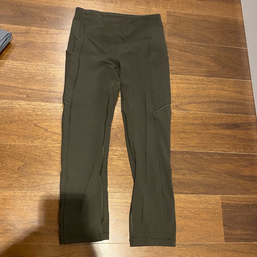 Lululemon cropped legging size 4 side pockets army green